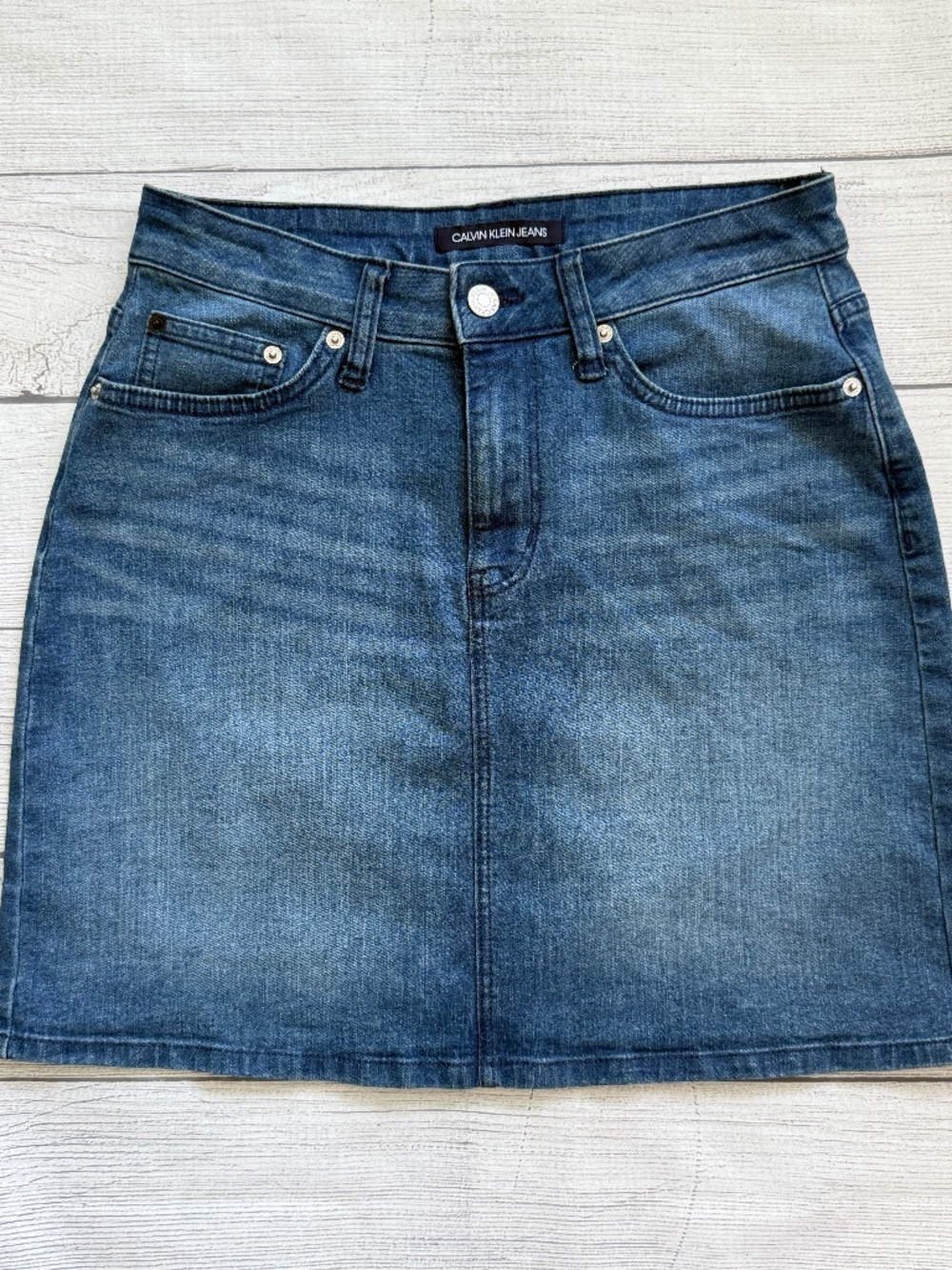 Calvin Klein Jeans Denim Mini Skirt – Size 4 – Medium Wash Stretch Denim